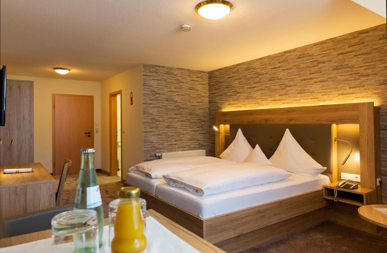 Land-Gut-Hotel Raeuber Lippoldskrug Алфелд Екстериор снимка