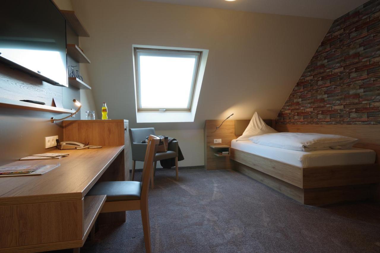Land-Gut-Hotel Raeuber Lippoldskrug Алфелд Екстериор снимка