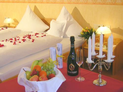 Land-Gut-Hotel Raeuber Lippoldskrug Алфелд Екстериор снимка